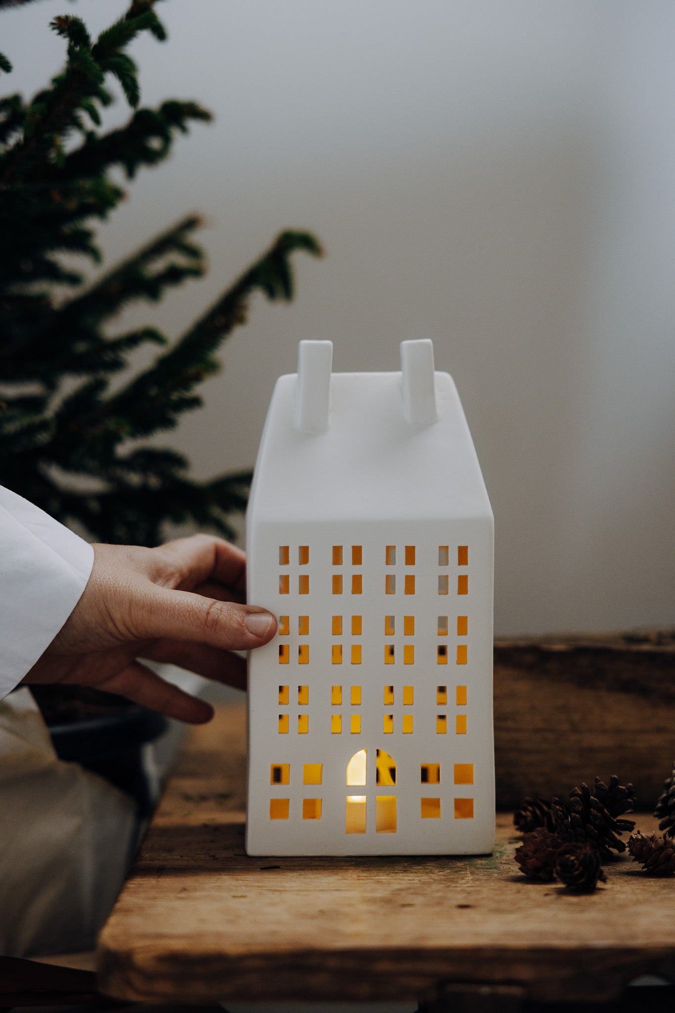 Nordic Urban House – Tall Ceramic Building