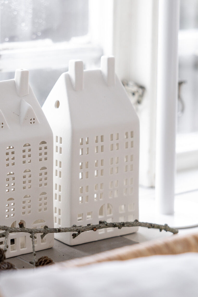 Nordic Urban House – Tall Ceramic Building