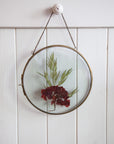 Round photo frame