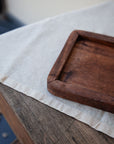 Tabuleiro retangular de madeira castanha