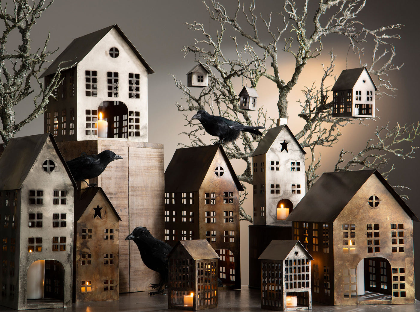 Tall Star House Metal Old Grey