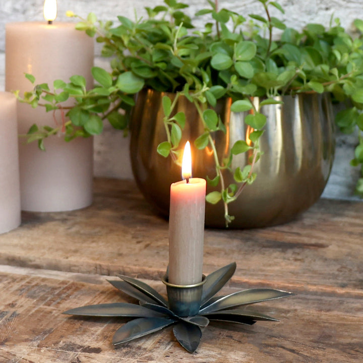 Candle holder for short dinner candles