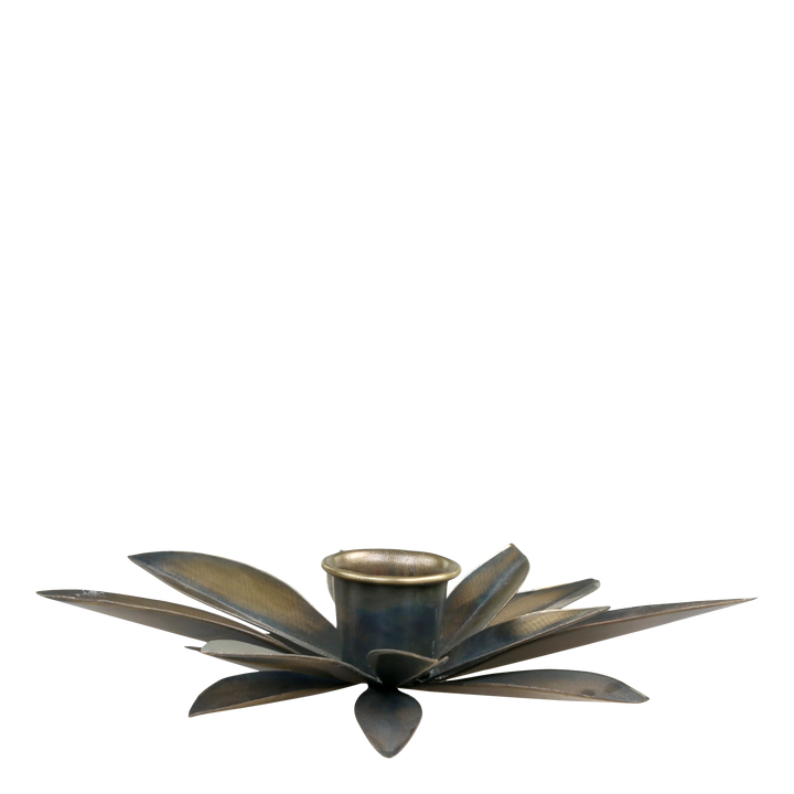 Candle holder for short dinner candles