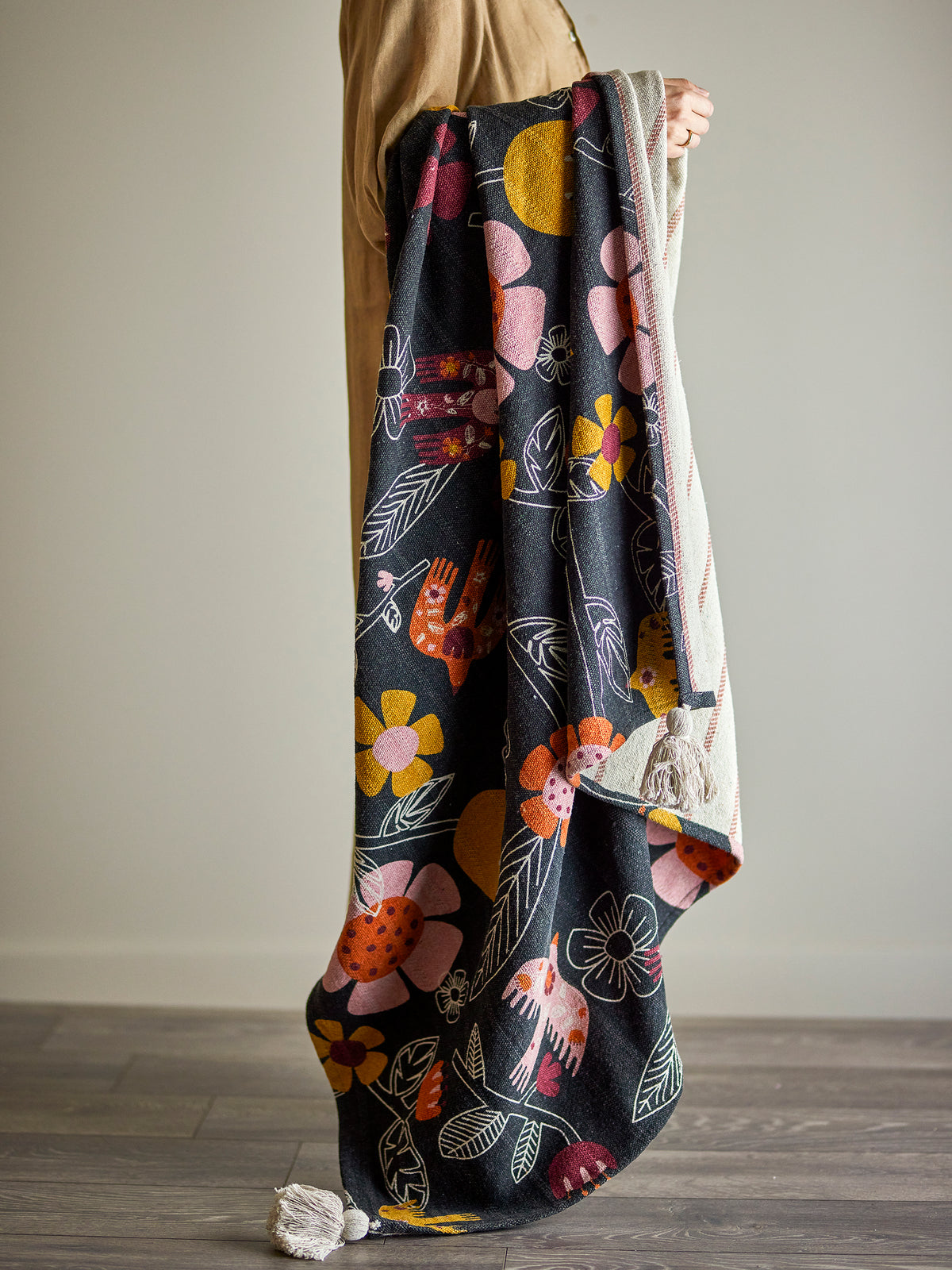 Vivielle Throw - Dark