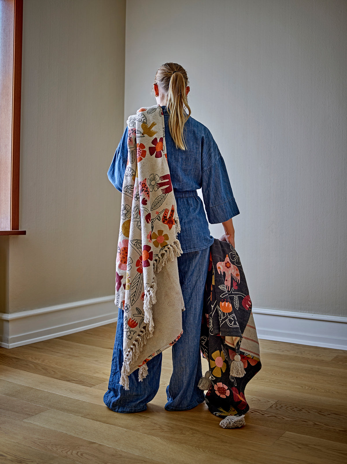 Vivielle Throw - Dark