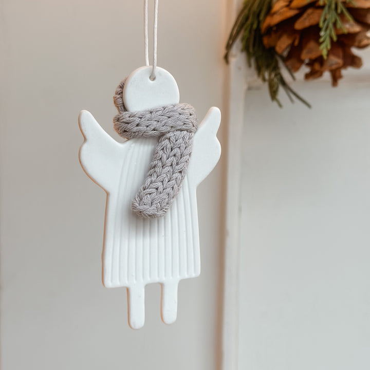 Winter friends angel