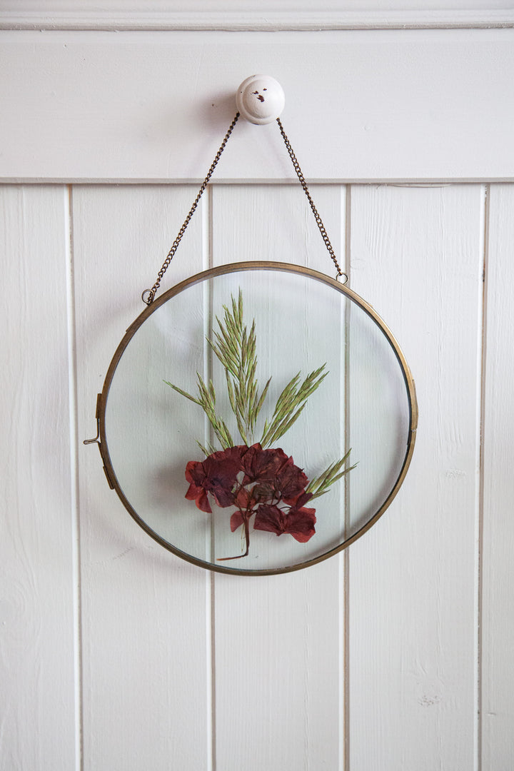 Round photo frame