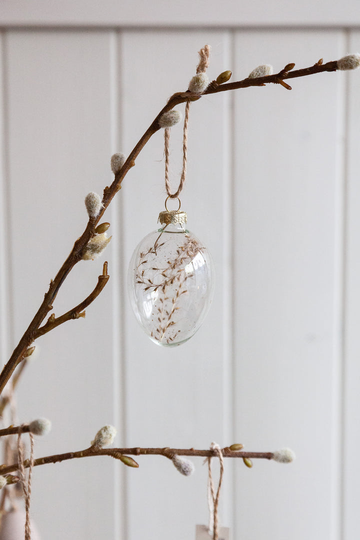 Easter Egg in glass with real flower