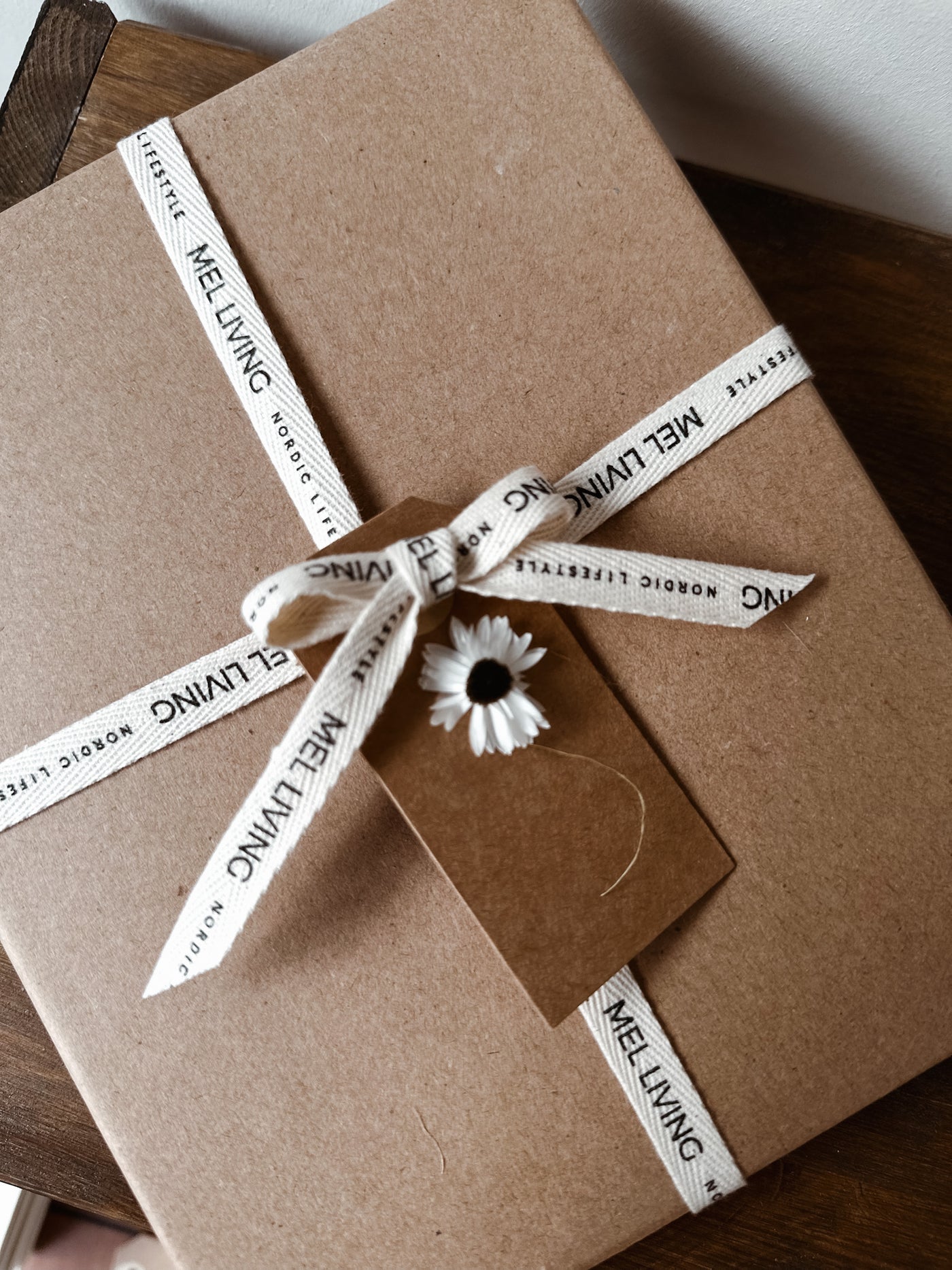 Gift Box Daisy Delight -  Dark Brown - Limited Edition