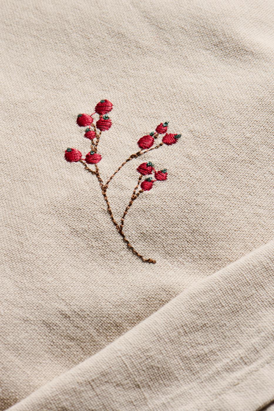 Table Runner Winter Berry