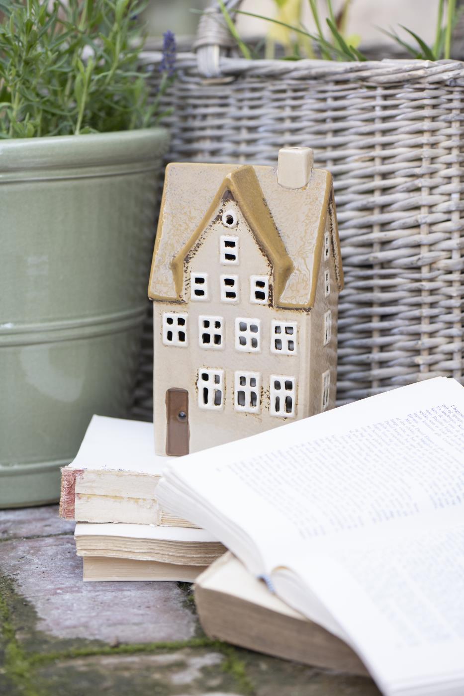 House Nyhavn 1 dormer window Beige