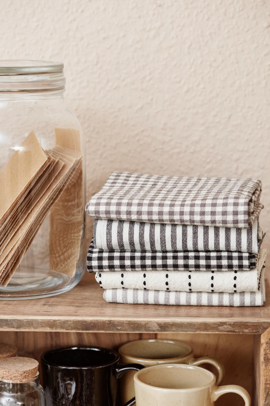 Tea Towel Victor - small brown and white checks