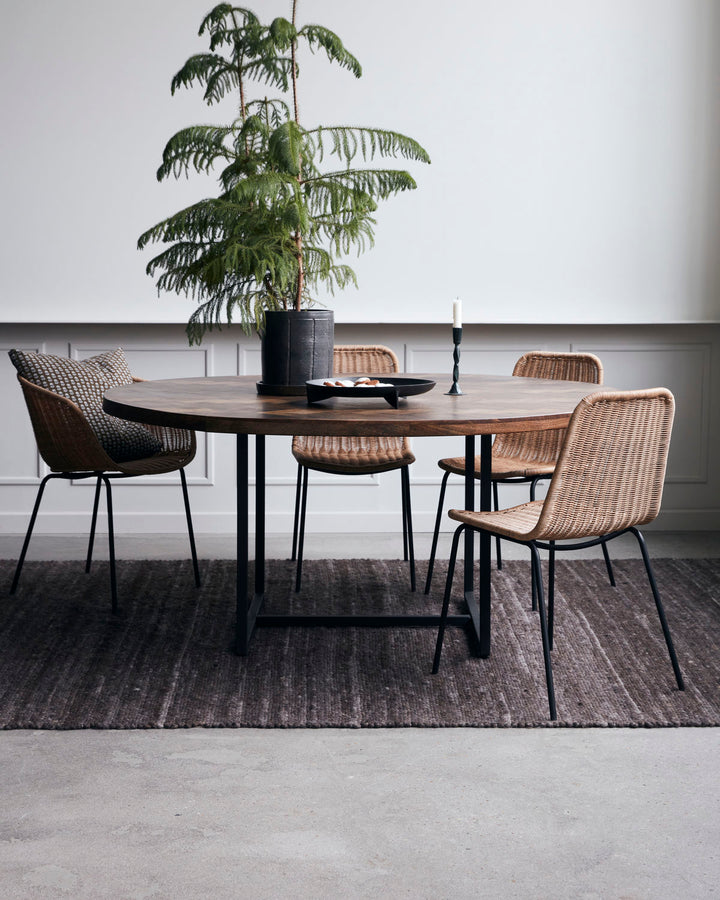 Dining table, Kant